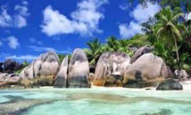 STUNNING SEYCHELLES