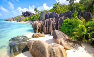ISLAND HOPPING IN SEYCHELLES